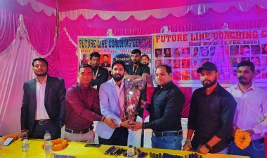 फ्यूचर लाइन कोचिंग संस्थान में दसवीं के छात्र छात्राओं को दी गई विदाई