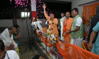 चार दिवसीय फूलों की होली मिलन और श्रद्धालुओं को अमृत रस पान ग्रहण कराकर आज परम पूज्य भक्ति आश्रय वैष्णव स्वामी जी महाराज रांची से प्रस्थान किए