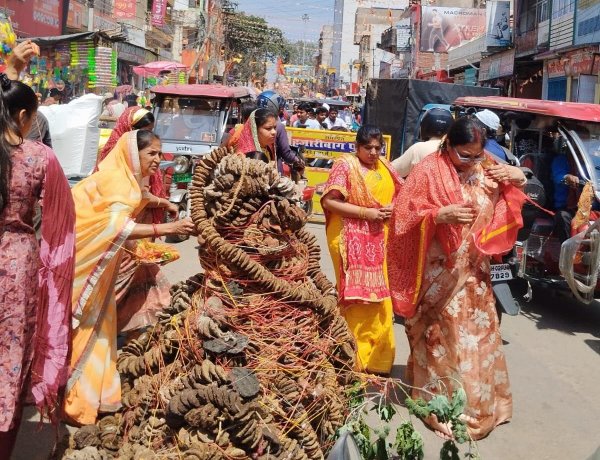 126 वर्ष पूर्व हजारीबाग नगर में पंच मंदिर चौक से 'होलिका दहन' की शुरुआत हुई थी