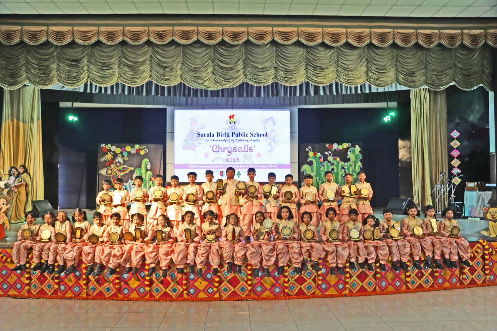 सरला बिरला पब्लिक स्कूल के नन्हे सितारों ने मनाया ग्रेजुएशन डे-‘क्रिसालिस’