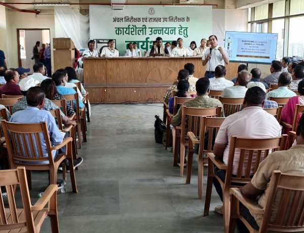 अंचल निरीक्षक एवं राजस्व उप निरीक्षक लोगों से शालीन व्यवहार करें, कार्यालय में बिचौलिये न दिखें यह सुनिश्चित करें- रांची उपायुक्त