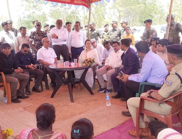झारखंड की मुख्यसचिव पहुंची सतबरवा, पुनर्वास कार्यों का लिया जायजा