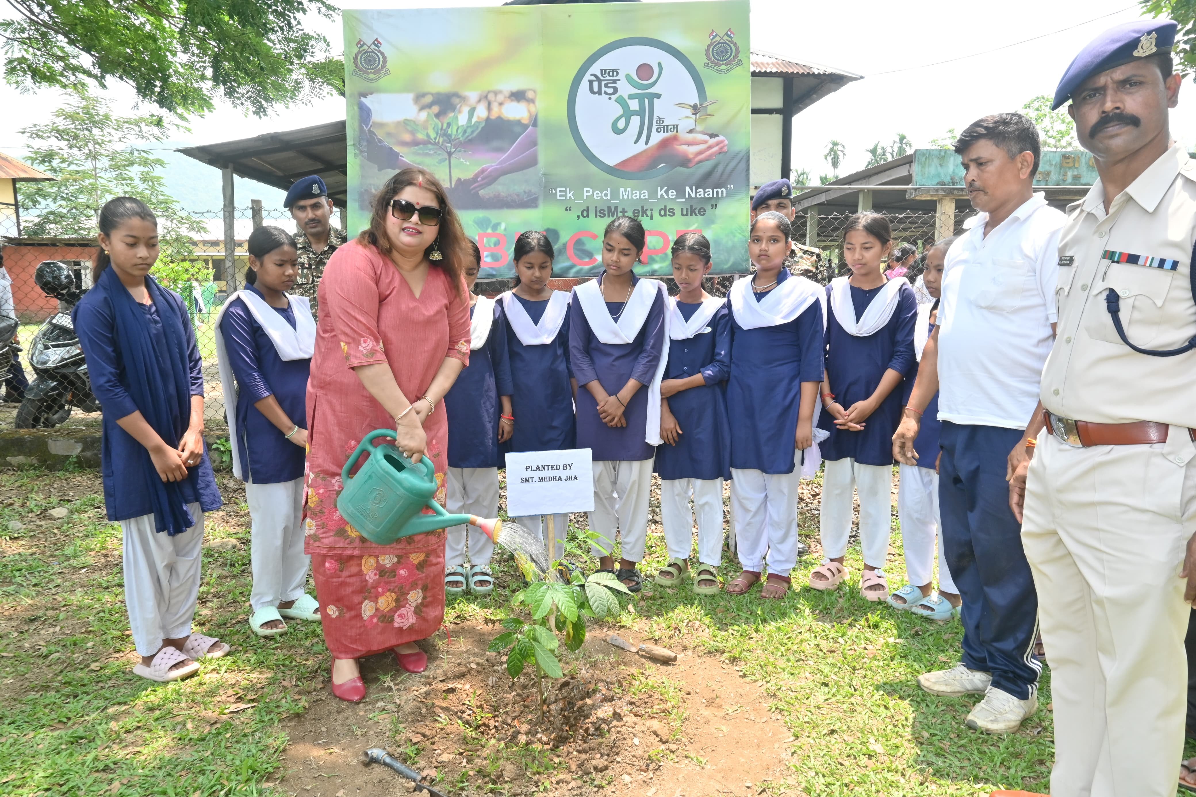 175 बटालियन केंद्रीय रिजर्व पुलिस बल ने किया पौधरोपण