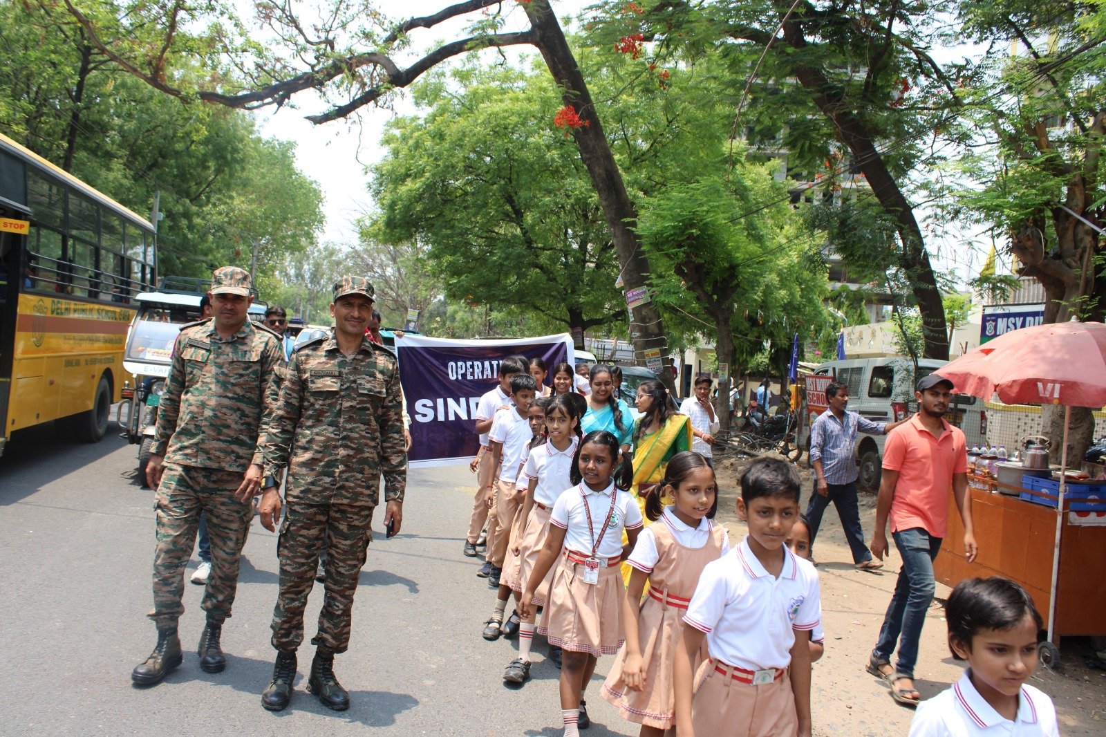ऑपरेशन सिंदूर पर निकाली गई जागरूकता रैली, कमांडिंग ऑफिसर कर्नल पंकज कुमार ने रैली को हरी झंडी दिखाकर रवाना किया