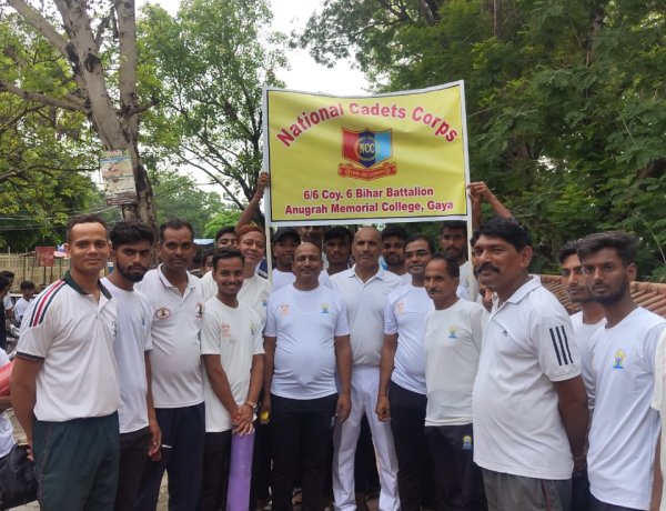 योग दिवस:6 बिहार बटालियन एनसीसी के कैडेटों ने किया योग