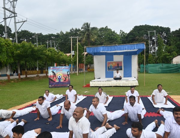 अंतर्राष्ट्रीय योग दिवस : सीआरपीएफ कैम्प में योग शिविर का आयोजन