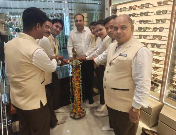 टाइटन आई+ का रांची स्टोर हुआ और बेहतरीन , ताकि खरीदारी का बेहतर अनुभव मिल सके