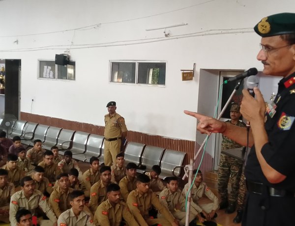 ब्रिगेडियर रामनरेश ने डीएवी मेडिकल स्कूल, गया का किया दौरा, एनसीसी कैडेटों के लिए हेल्थ एंड हाइजीन पर जागरूकता कार्यक्रम आयोजित