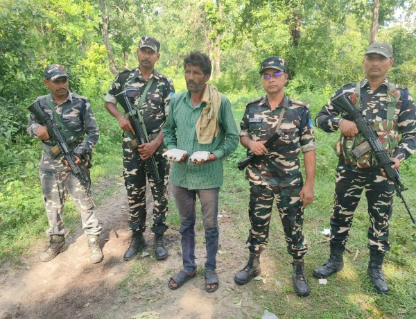 नेपाल से चरस लेकर भारत में घुस रहे व्यक्ति को SSB ने पकड़ा, 1.05 किलो चरस बरामद