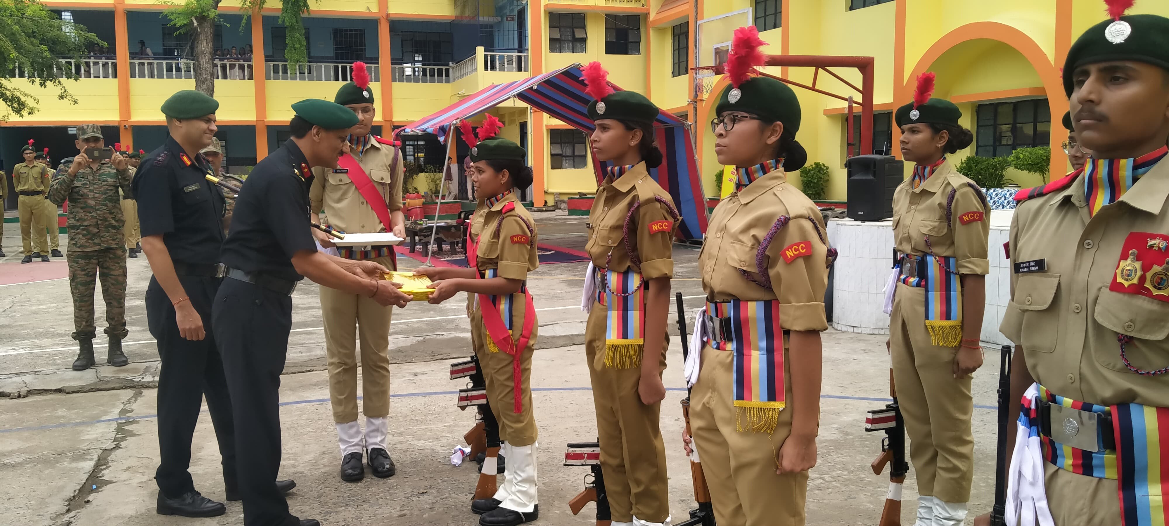 ग्रुप कमांडर ब्रिगेडियर राम नरेश ने डीएवी कैंट स्कूल का किया दौरा