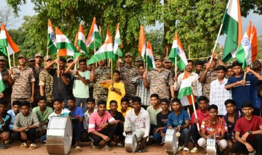 हर घर तिरंगा अभियान के तहत सीआरपीएफ 159 बटालियन ने निकाली बाइक रैली, स्कूलों व गांवों में किया ध्वजारोहण