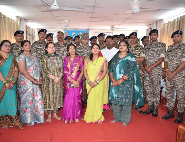 रक्षाबंधन पर बहनों ने बांधी देश के वीर सपूतों को राखी