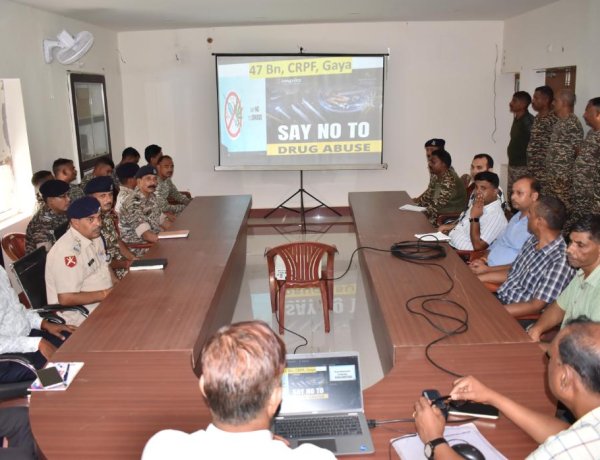 नशा मुक्ति अभियान पर सीआरपीएफ 47 बटालियन द्वारा जागरूकता कार्यक्रम