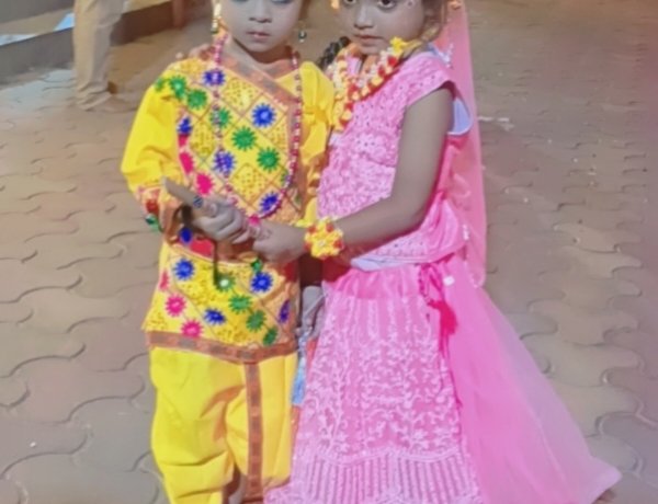 गया में जन्माष्टमी पर भक्तिमय वातावरण, मंदिरों में उमड़ा श्रद्धालुओं का जनसैलाब, राधा-कृष्ण के रूप में सजे नन्हे-मुन्ने बच्चों ने मोहा श्रद्धालुओं का मन