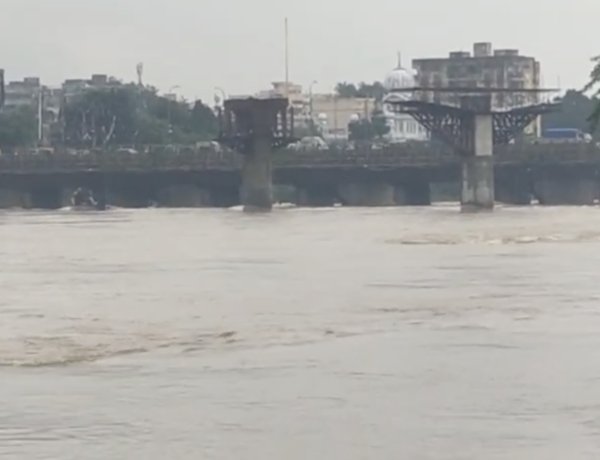 लगातार बारिश से नदियाँ उफान पर -जमशेदपुर में नदियों का जलस्तर खतरे के निशान के पार, प्रशासन ने जारी किया अलर्ट