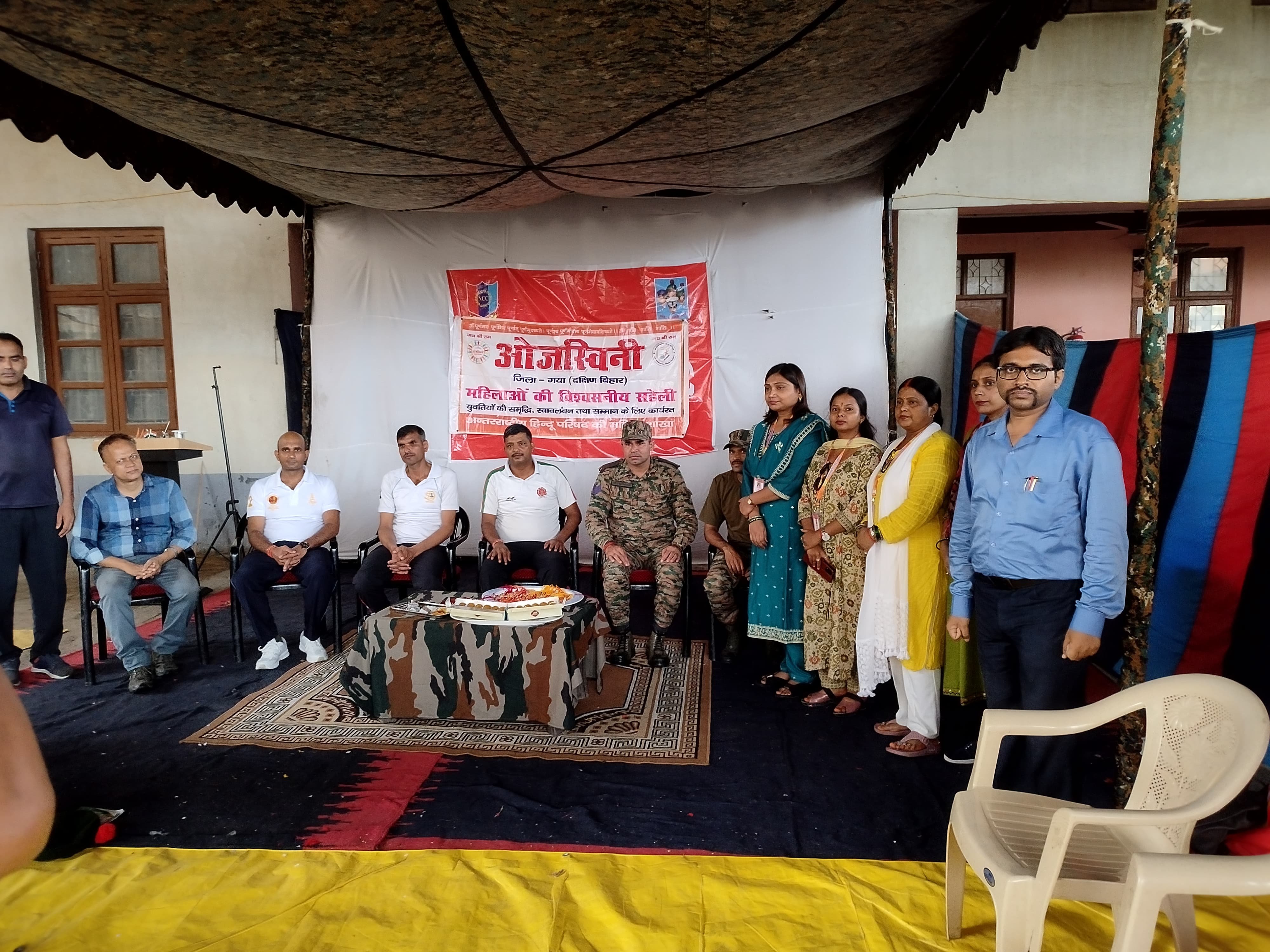 देश के सैनिक भाइयों की कलाइयों पर ओजस्विनी ने बांधे रक्षासूत्र