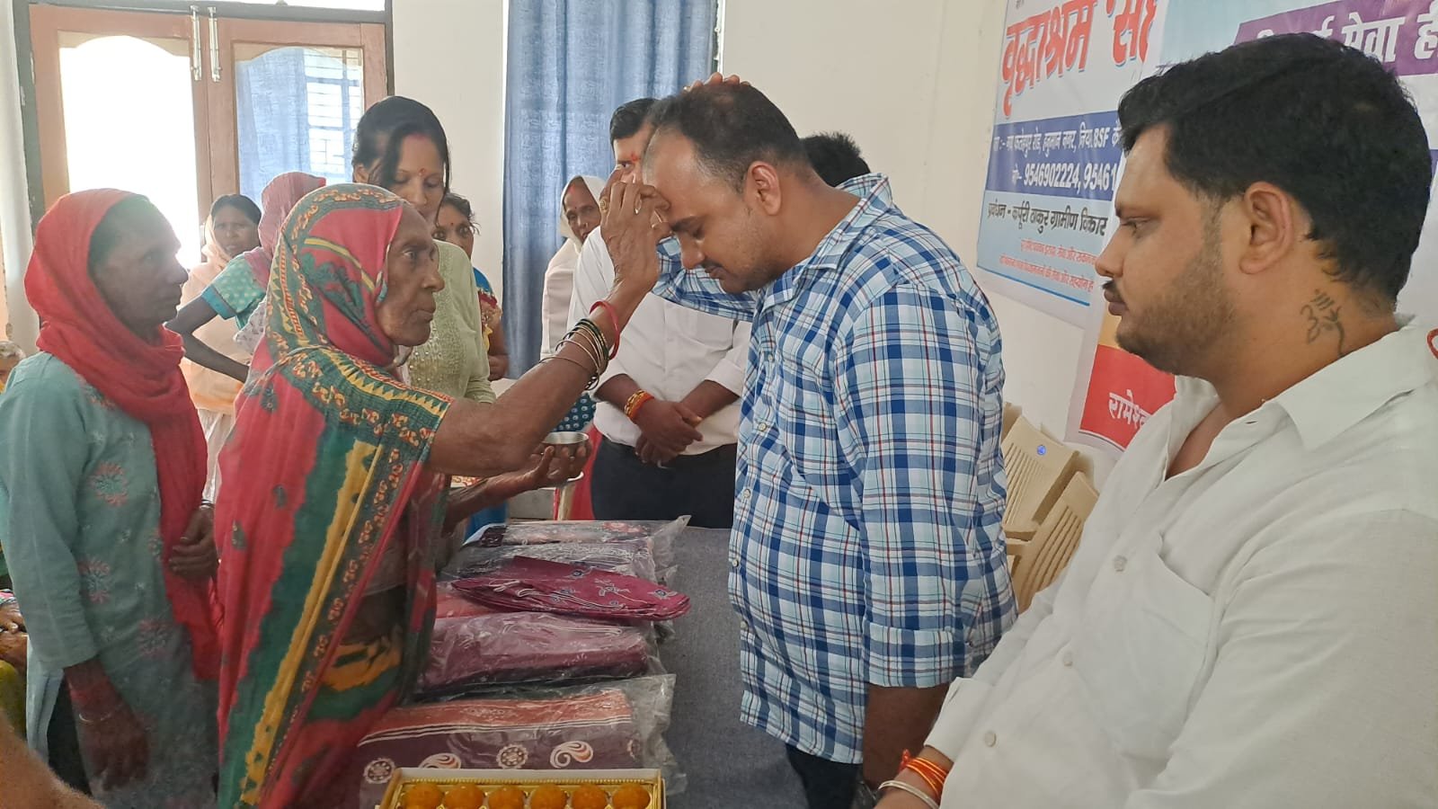 रक्षा बंधन के मौके पर वृद्धाश्रम में आकर इनकी सेवा करने में बहुत सुकून मिलता है