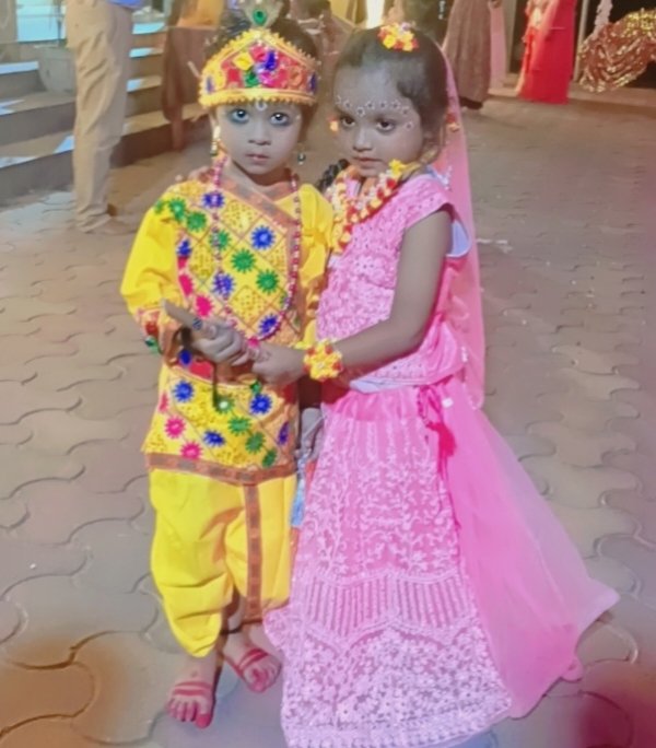 गया में जन्माष्टमी पर भक्तिमय वातावरण, मंदिरों में उमड़ा श्रद्धालुओं का जनसैलाब, राधा-कृष्ण के रूप में सजे नन्हे-मुन्ने बच्चों ने मोहा श्रद्धालुओं का मन