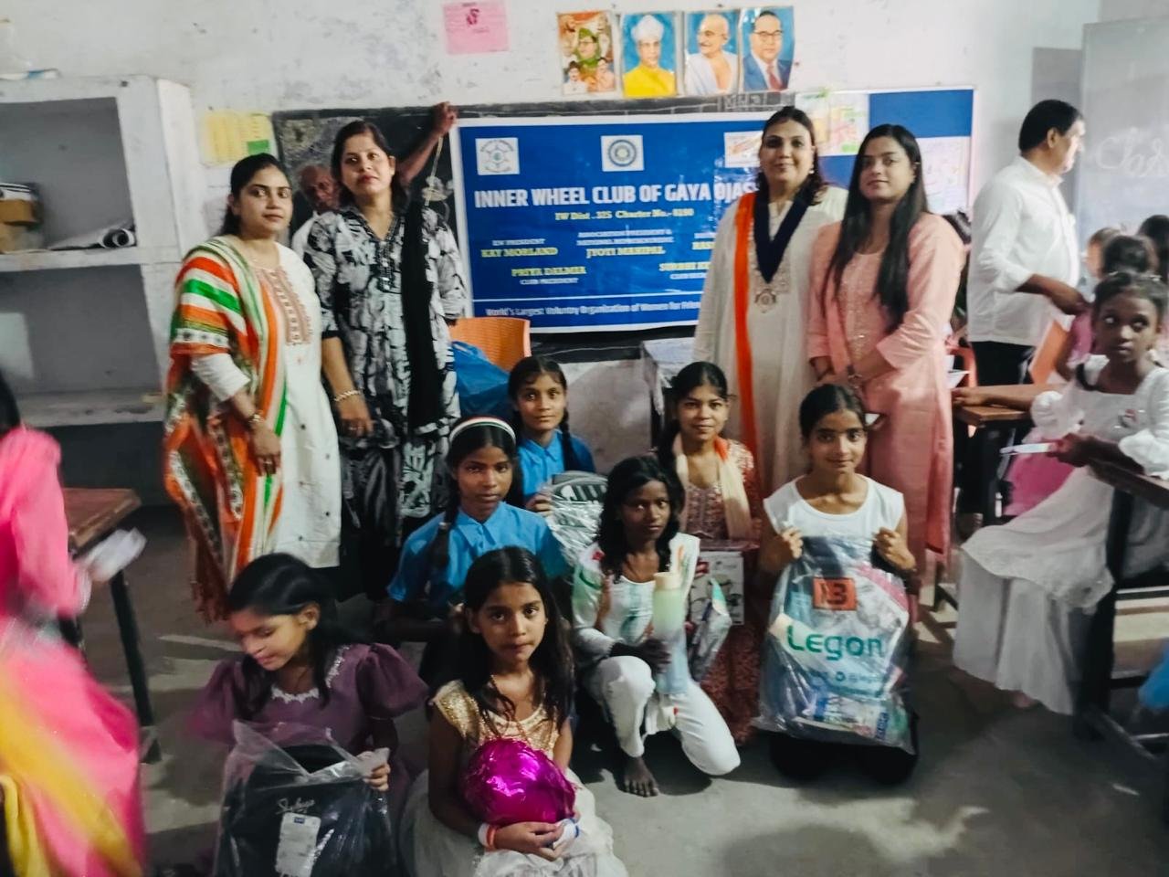 इनरव्हील क्लब ऑफ ओजस्वी गया द्वारा जरूरतमंद बच्चों के बीच सामग्री वितरण एवं सांस्कृतिक कार्यक्रम का आयोजन