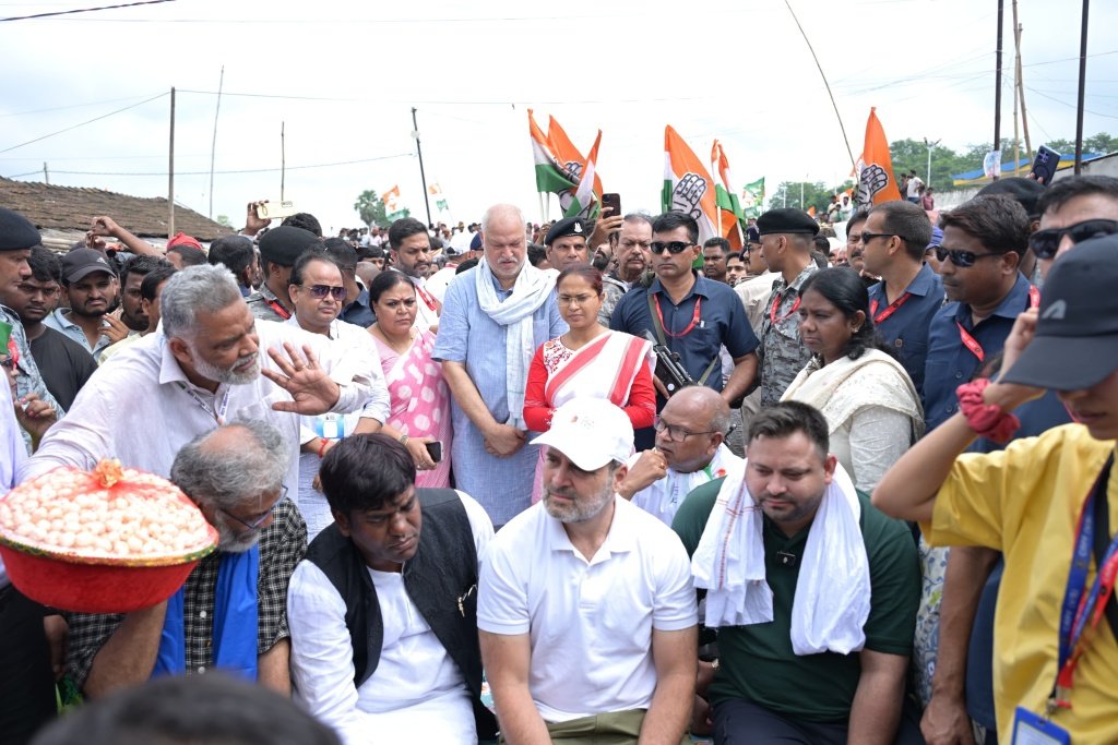 झारखंड की कृषि मंत्री बिहार में चल रहे वोटर अधिकार यात्रा में हुई शामिल