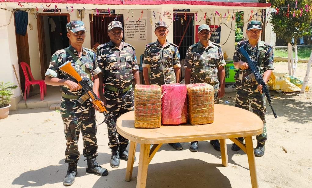 नरकटियागंज में एसएसबी की बड़ी कार्रवाई, 28 किलो 300 ग्राम गांजा बरामद