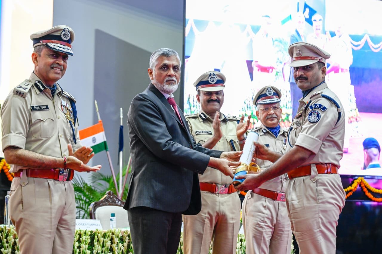 107 आरएएफ के अधिकारी को मिला प्रतिष्ठित वीरता पुरस्कार