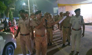 पितृपक्ष मेला को लेकर रेलवे सुरक्षा बल का फ्लैग मार्च