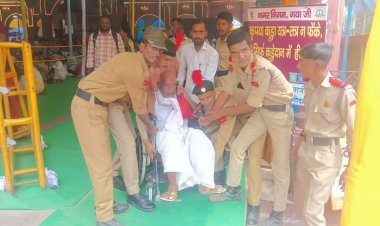 पितृपक्ष मेला में 6 बिहार बटालियन के एनसीसी कैडेट्स कर रहे सेवा कार्य