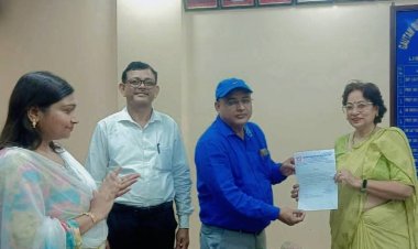 प्रधानाचार्या डॉ सीमा पटेल ने स्पोर्ट्स इन्चार्ज डॉ आशुतोश को दीं शुभकामनाएं