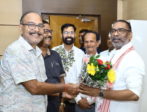 मुख्यमंत्री हेमन्त सोरेन से मिला झारखंड कल्चरल आर्टिस्ट एसोसिएशन का प्रतिनिधिमंडल