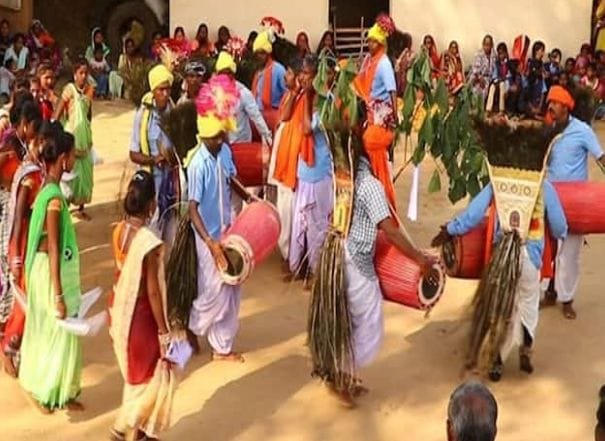 करमा पर्व प्रकृति से प्रेम करने की सिख प्रदान करता है