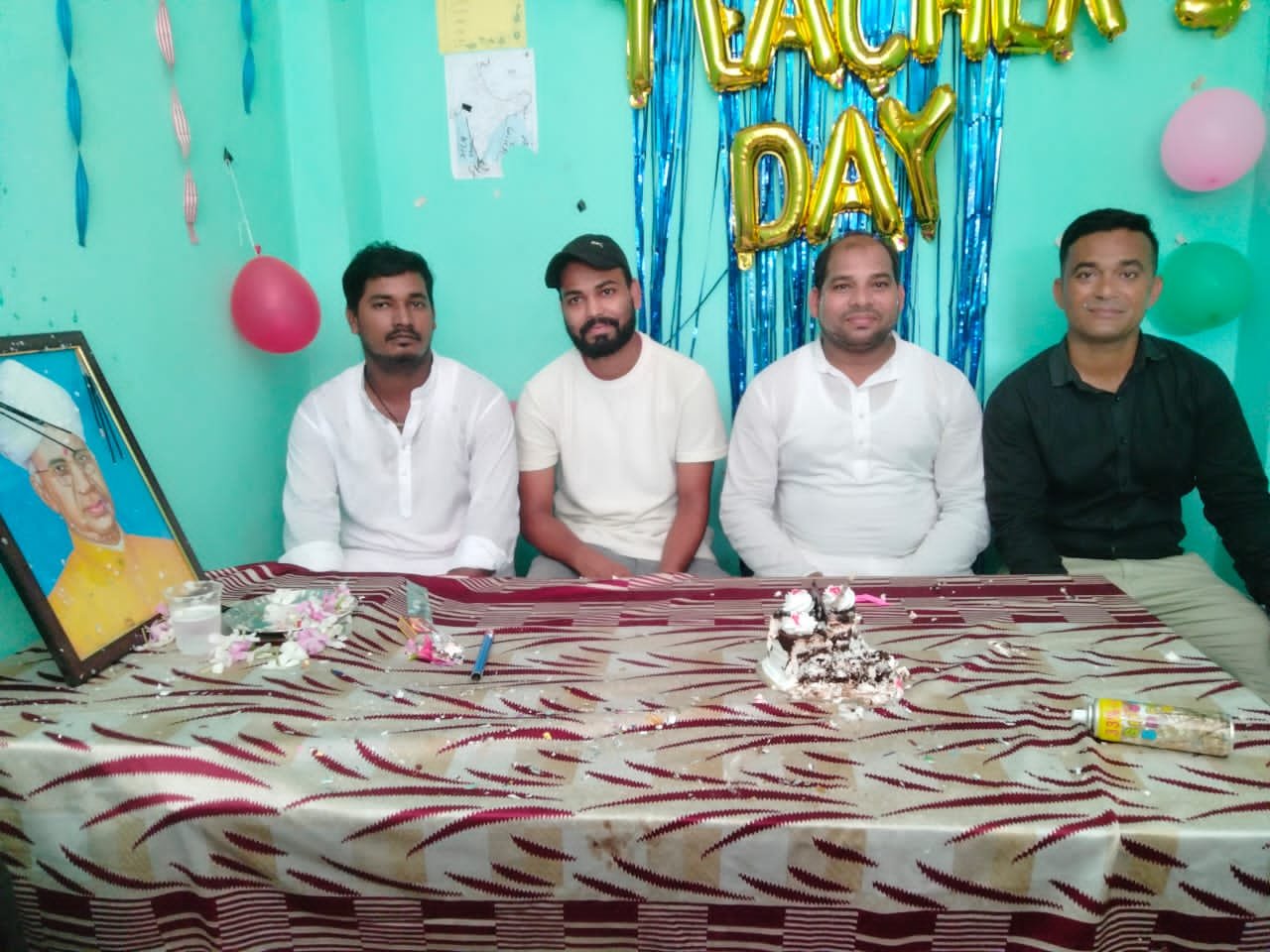 फ्यूचर लाइन आर्ट्स क्लासेज में शिक्षक दिवस हर्षोल्लास के मनाया गया