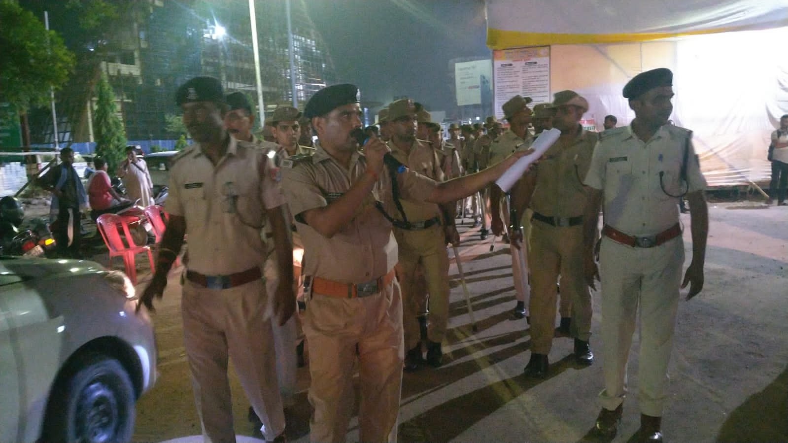 पितृपक्ष मेला को लेकर रेलवे सुरक्षा बल का फ्लैग मार्च