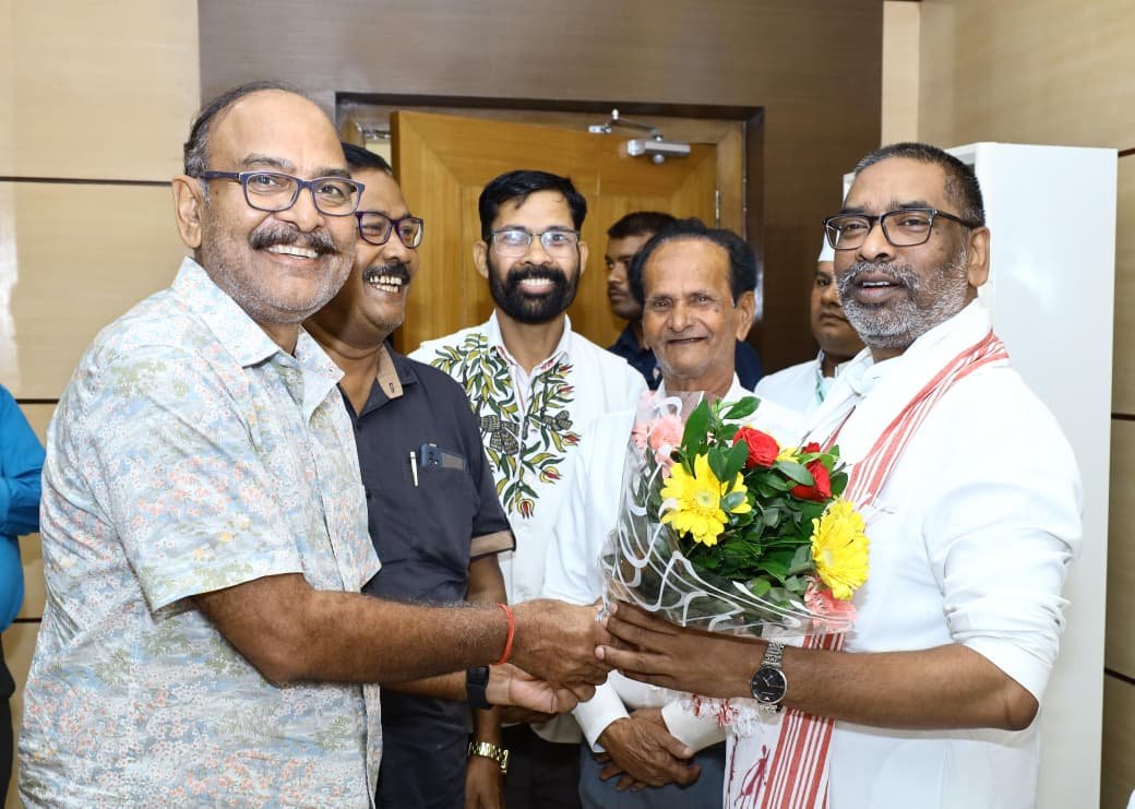 मुख्यमंत्री हेमन्त सोरेन से मिला झारखंड कल्चरल आर्टिस्ट एसोसिएशन का प्रतिनिधिमंडल