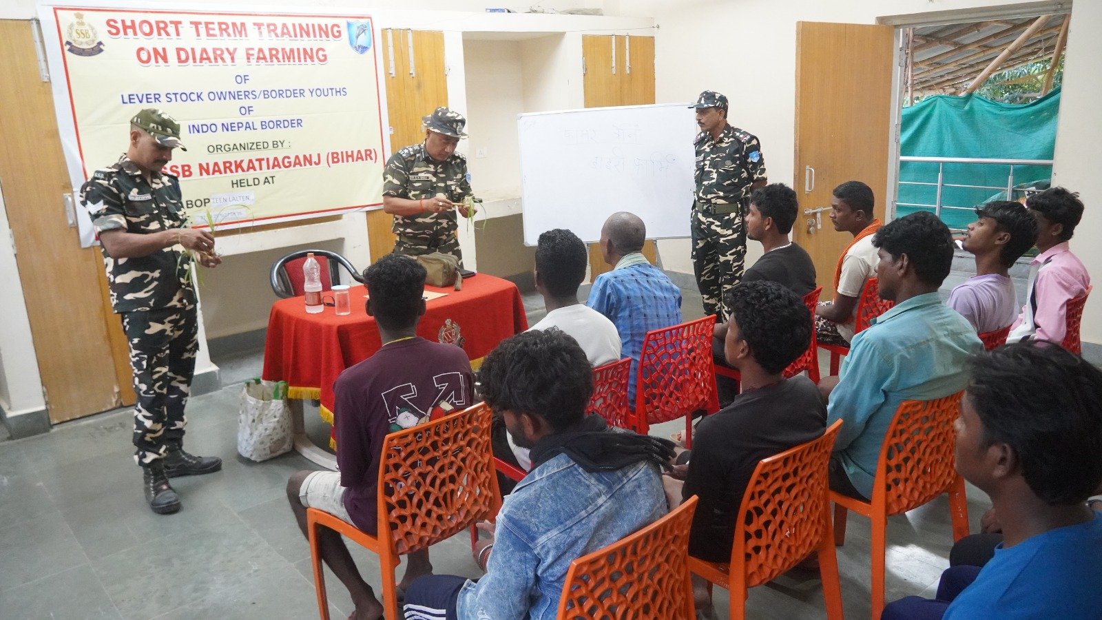 सशस्त्र सीमा बल ने सीमावर्ती किसानों को दिया डेयरी फार्मिंग का प्रशिक्षण
