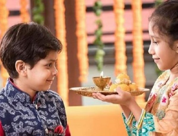 भाई बहन के पवित्र रिश्ते पर आधारित 'भाई दूज' का त्योहार