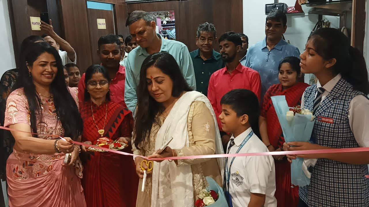 “द लहंगा हब” का गया में भव्य उद्घाटन, महिलाओं के लिए आकर्षक डिजाइनर परिधानों की नई मंज़िल