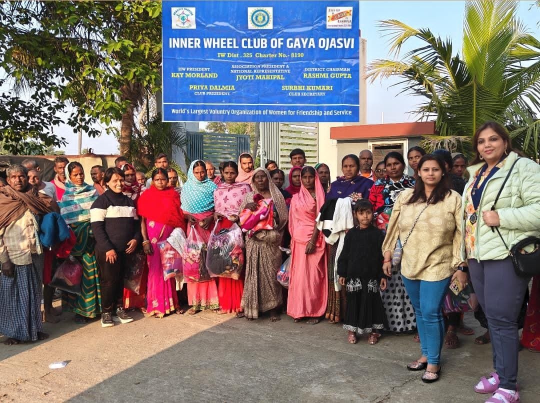 इनरव्हील क्लब ओजस्वी गयाजी ने जरूरतमंदों को कंबल व दस्ताने बांटे