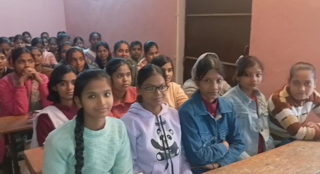 इनरव्हील क्लब ऑफ ओजस्वी द्वारा छात्राओं के बीच माहवारी एवं सर्वाइकल कैंसर पर जागरूकता कार्यक्रम