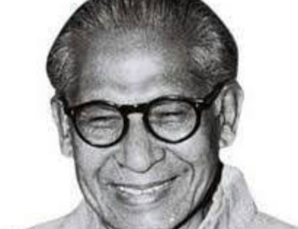 बच्चन जी का संपूर्ण जीवन हिंदी कविता को समर्पित रहा था