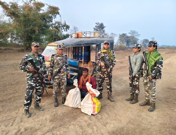 भारत-नेपाल सीमा पर एसएसबी की बड़ी कार्रवाई, 18 किलो से अधिक गांजा के साथ तस्कर गिरफ्तार