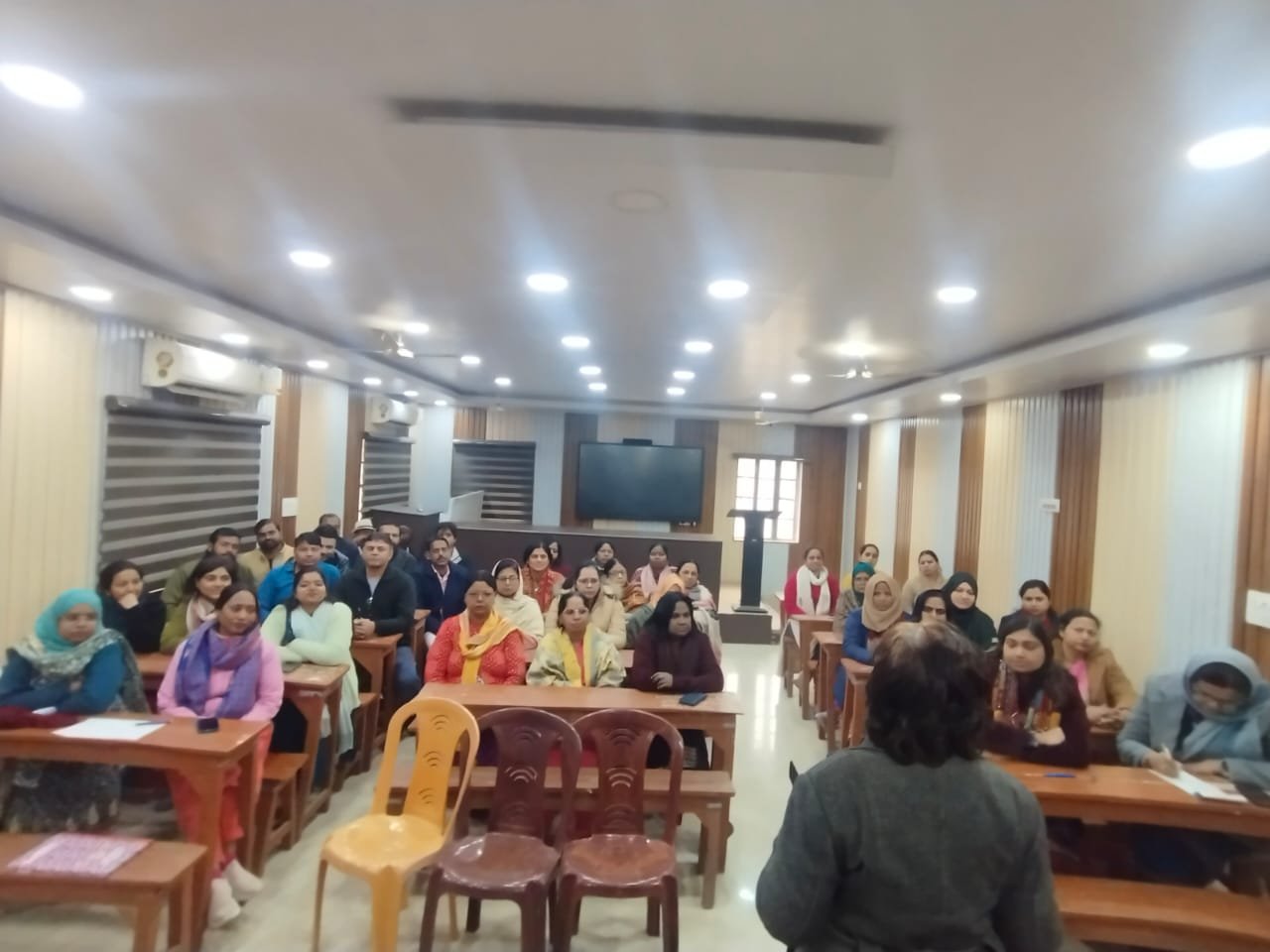 कॉलेज की शैक्षणिक एवं सह-शैक्षणिक उत्कृष्टता के लिए मिलजुलकर कार्य करने की है आवश्यकता: डॉ सीमा पटेल