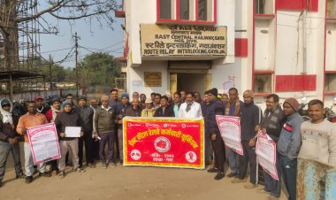 गया जंक्शन पर रेलवे कर्मचारियों ने गेट मीटिंग कर ज्ञापन सौंपा