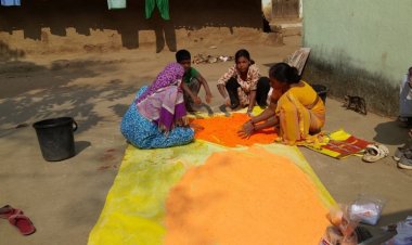 प्राकृतिक गुलाल के रूप में स्वास्थ्य सुरक्षा पर्यावरण संरक्षण और महिला आत्मनिर्भरता का सुंदर संगम प्रस्तुत कर रहा है पलास मार्ट