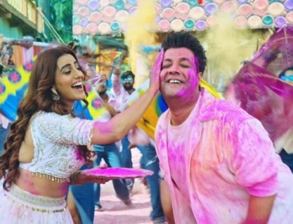 अक्षरा सिंह और वरुण शर्मा का धमाल, “होली पे चले गोली” सॉन्ग रिलीज होते ही मचा दी धूम, देखें VIDEO