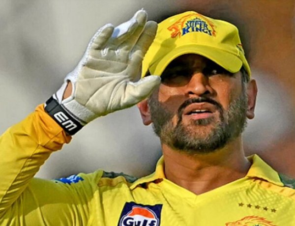 रांची के राजकुमार महेन्द्र सिंह धोनी की बढ़ी मुश्किलें, आवास बोर्ड ने थमाया नोटिस, जानिए क्या है पूरा मामला? 