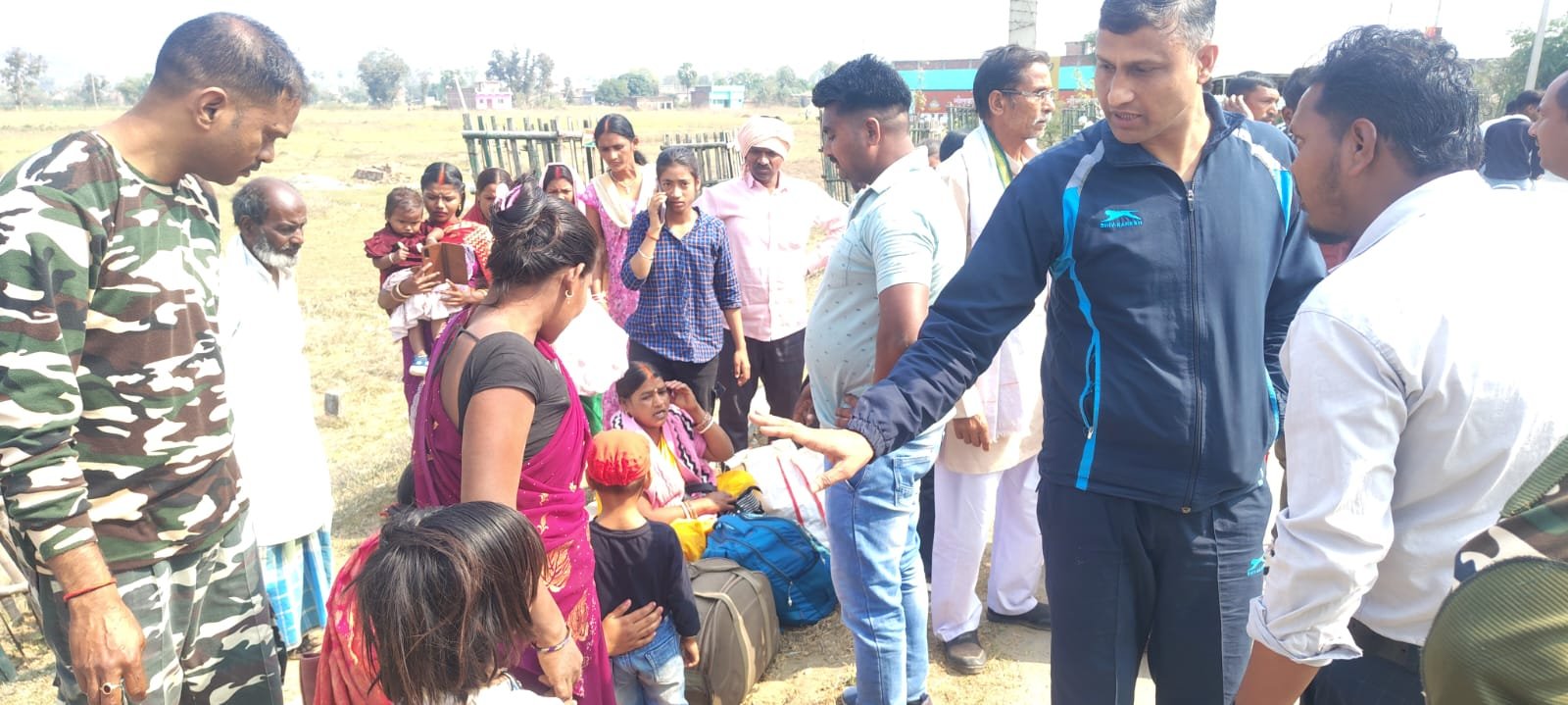 डुमरिया में बस दुर्घटना, एसएसबी जवानों की तत्परता से सभी यात्री सुरक्षित