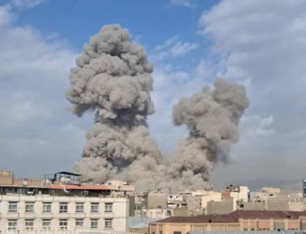 BIG BREAKING : 'अमेरिका-इजरायल ने किया न्यूक्लियर साइट पर हमला', ईरान का बड़ा दावा, रेडिएशन का बढ़ा खतरा