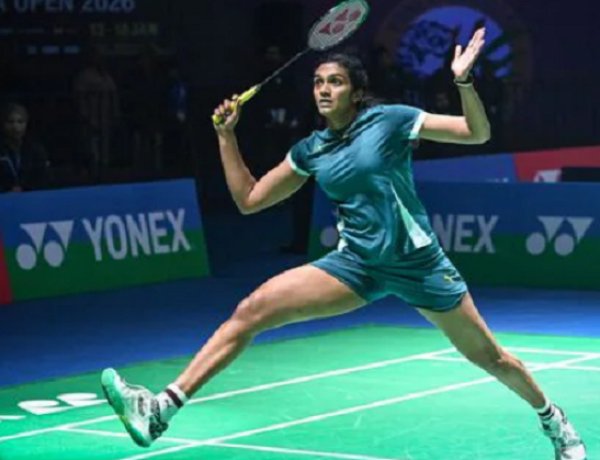 मिसाइल हमलों के बीच दुबई एयरपोर्ट पर फंसीं पीवी सिंधु, कहा : हालात बेहद भयावह