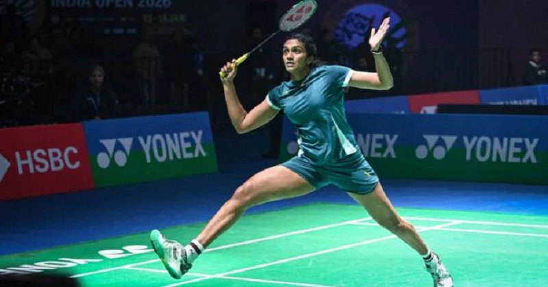 मिसाइल हमलों के बीच दुबई एयरपोर्ट पर फंसीं पीवी सिंधु, कहा : हालात बेहद भयावह